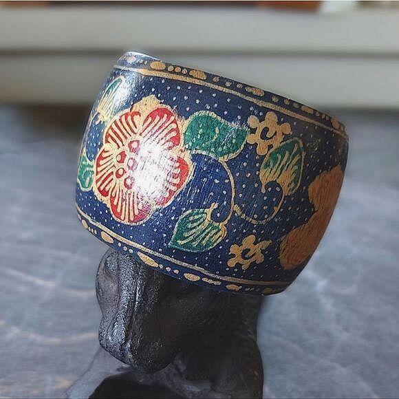 Vtg blue floral painted wooden wide bangle - Picture 4 of 10